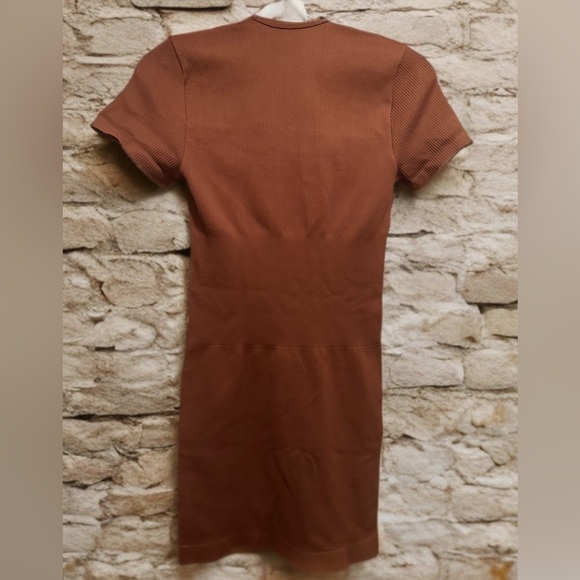 NEW Women’s Textured Mini Stretch BodyCon Brown Size M - Picture 4 of 7
